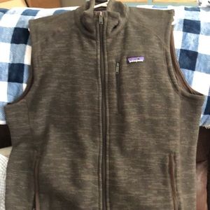 Men’s Patagonia sweater full zip vest. Excellent used condition large